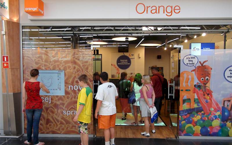 Touchable shopwindow in Orange store