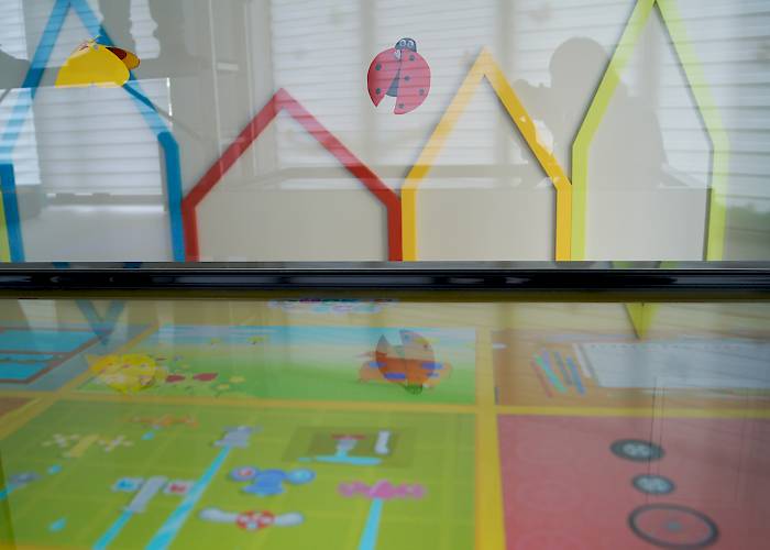 Przedszkole Pod Magnolią - stół dotykowy z aplikacjami dla dzieci
