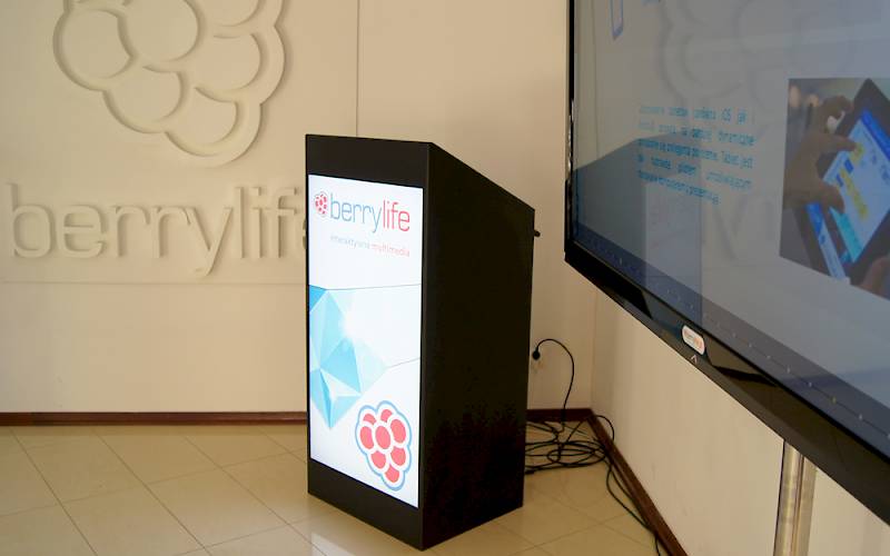 Multimedia stand - presentation device